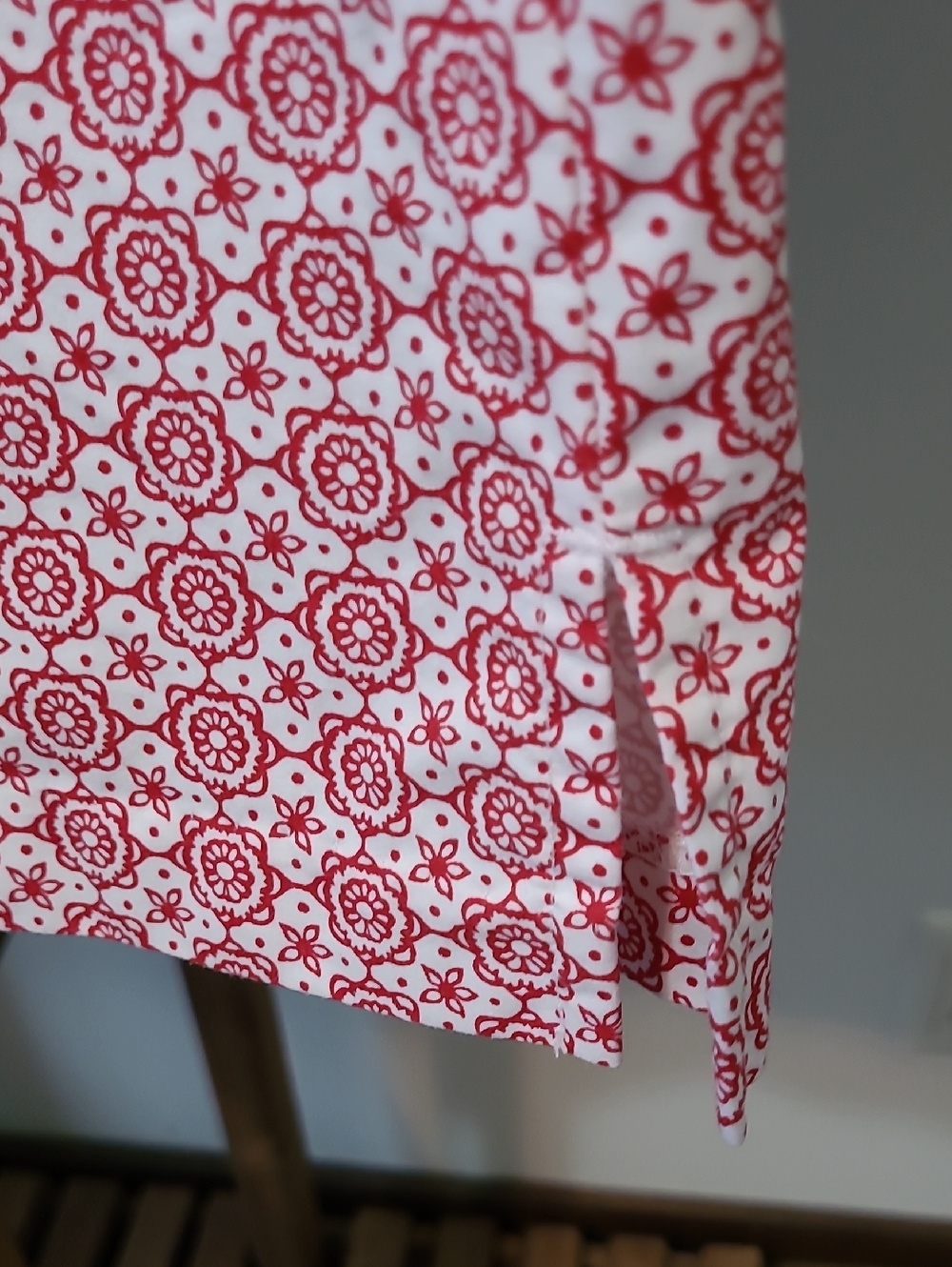 3/$25 Red And White Gap Skirt - Picture 4 of 6